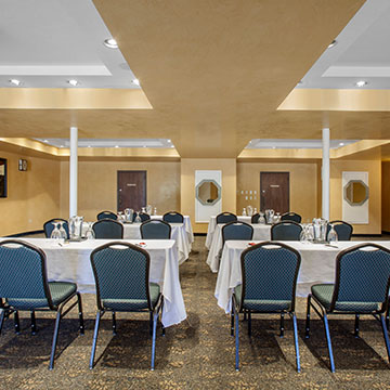 Does La Posada Lodge & Casitas offer meeting and event space?