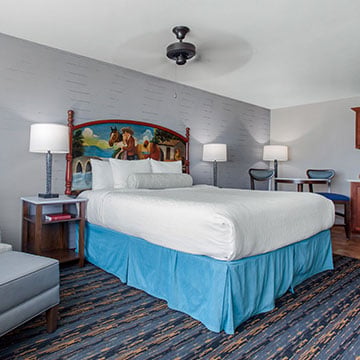How many rooms does the La Posada Lodge & Casitas have?